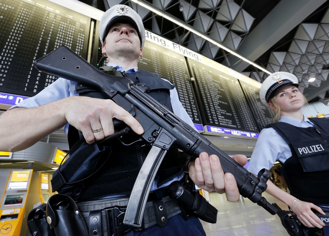 Κομισιόν: Ικανοποίηση από τις γερμανικές διευκρινίσεις για τους ελέγχους στα αεροδρόμια