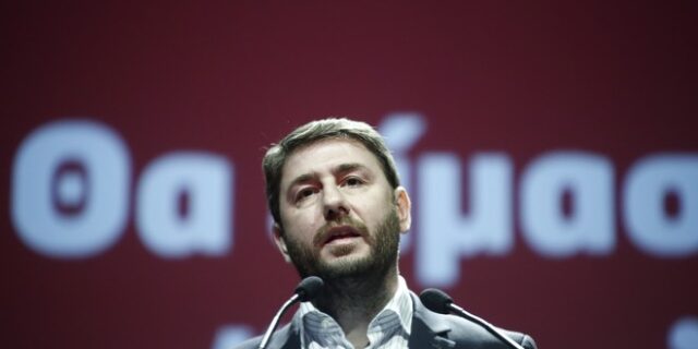 Ανδρουλάκης: Η κυβέρνηση αντί να μοιράζει προεκλογικούς μποναμάδες, να ενισχύσει την πραγματική οικονομία