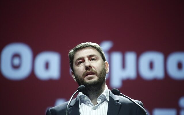 Ανδρουλάκης: Η κυβέρνηση αντί να μοιράζει προεκλογικούς μποναμάδες, να ενισχύσει την πραγματική οικονομία