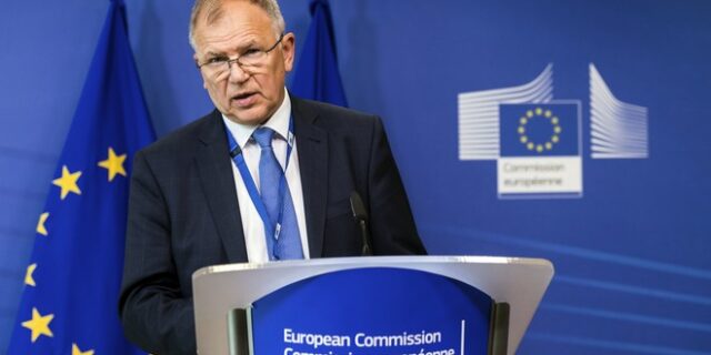 Επίτροπος Υγείας: Κάντε μια βόλτα στα νεκροταφεία, να δείτε τα παιδιά που πέθαναν