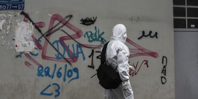 Αντιτρομοκρατική: Βρήκε Πυροκροτητές και υλικά για βόμβες κατά τις εφόδους σε Ν. Κόσμο και Καλλιθέα