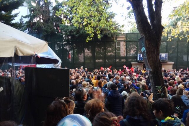 Θεσσαλονίκη: Κοσμοσυρροή στο τούρκικο προξενείο για την επέτειο θανάτου του Κεμάλ Ατατούρκ