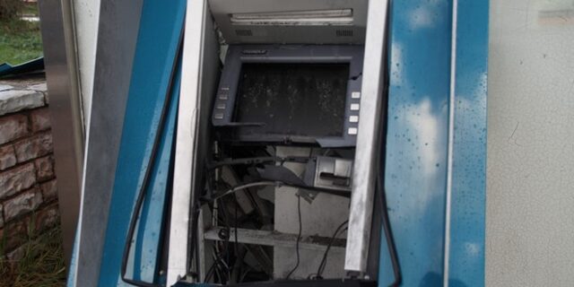 Ανατίναξαν ΑΤΜ στην Δάφνη και έφυγαν με τις κασετίνες-Οι έρευνες της Ασφάλειας