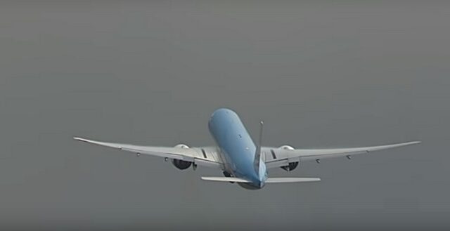 Βίντεο: Κεραυνός ‘χτυπάει’ Boeing 777 λίγο μετά την απογείωση