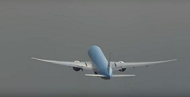 Βίντεο: Κεραυνός ‘χτυπάει’ Boeing 777 λίγο μετά την απογείωση