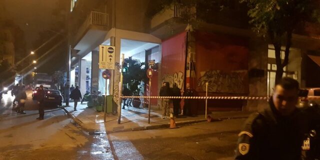 Επίθεση στα γραφεία του ΠΑΣΟΚ: Στόχος ο σκοπός της διμοιρίας των ΜΑΤ λέει η ΕΛΑΣ