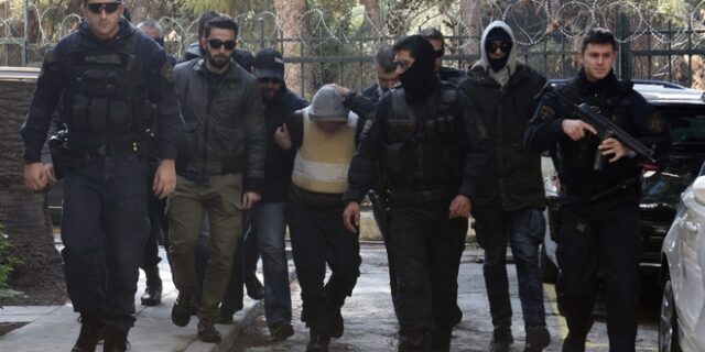 Στον ανακριτή ο δολοφόνος της Δώρας Ζέμπερη -Ένταση πάλι έξω απ’ το δικαστήριο