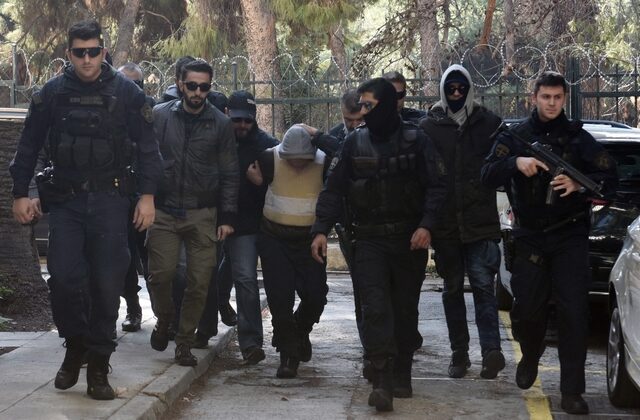 Στον ανακριτή ο δολοφόνος της Δώρας Ζέμπερη -Ένταση πάλι έξω απ’ το δικαστήριο