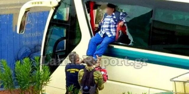 Ελευσίνα: Λεωφορείο βυθίστηκε σε χείμαρρο λάσπης – Κινδύνευσαν οδηγοί και επιβάτες