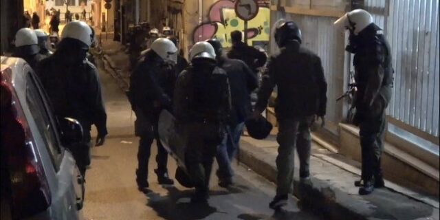 Εξάρχεια: Τα βίντεο θα δώσουν απαντήσεις για τον τραυματισμό της δικηγόρου