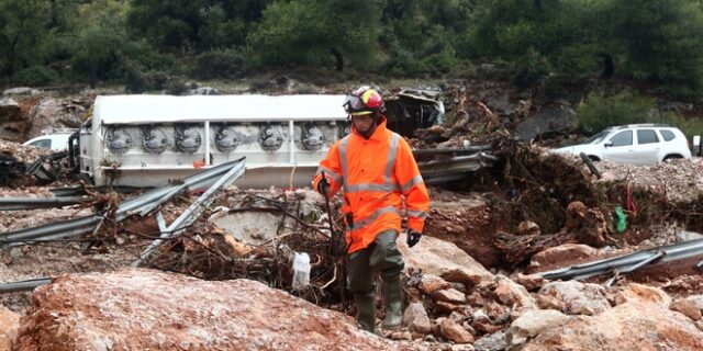 Δραματική εξέλιξη:Ψάχνουν με κοντάρια στις λάσπες τους αγνοούμενους