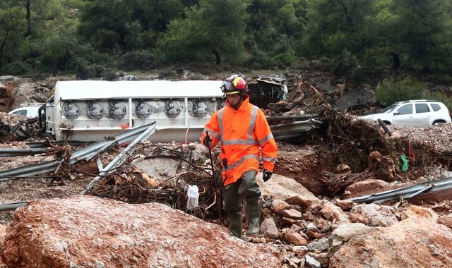 Δραματική εξέλιξη:Ψάχνουν με κοντάρια στις λάσπες τους αγνοούμενους