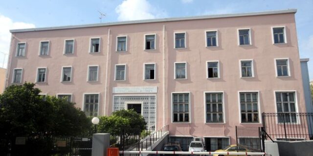 Σβήστηκε η φωτιά σε κτίριο του πρώην νοσοκομείου ‘Παπαδημητρίου’