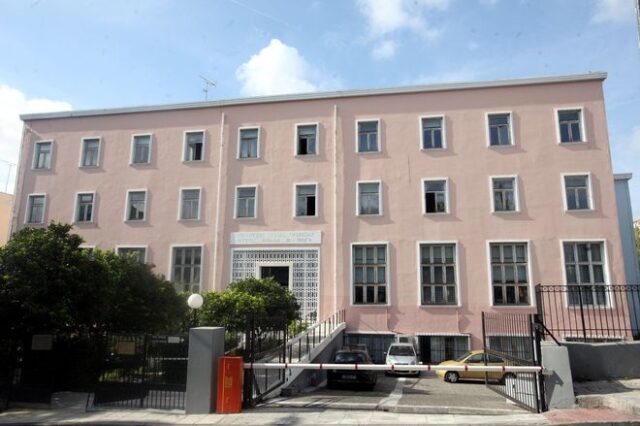 Σβήστηκε η φωτιά σε κτίριο του πρώην νοσοκομείου ‘Παπαδημητρίου’