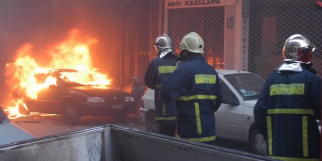 Πάτρα: Εμπρηστικές επιθέσεις σε τέσσερα αυτοκίνητα κι ένα δίκυκλο