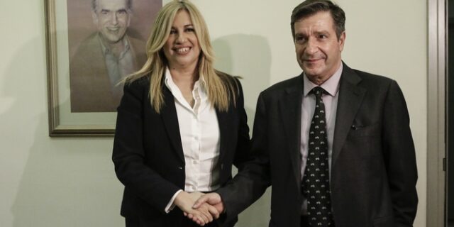 Γεννηματά- Καμίνης με φόντο το πορτρέτο του Αντρέα Παπανδρέου
