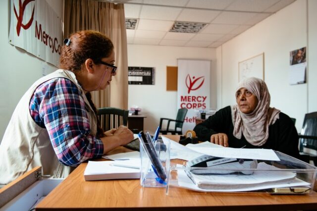 H Mercy Corps και το προσφυγικό