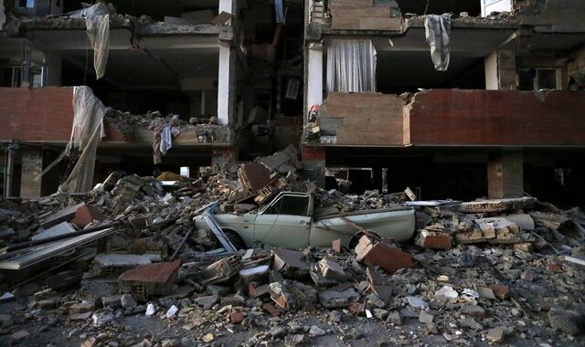 Σεισμός 7,3 Ρίχτερ στο Ιράν: Εκατόμβη νεκρών, πάνω από 2.500 τραυματίες