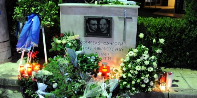 Μητέρα Καπελώνη κατά Χρυσής Αυγής: ‘Σταματήστε την ευτελή προπαγάνδα και την πολιτική εκμετάλλευση του παιδιού μου’