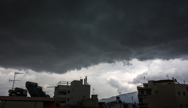 Περισσότερες από 60 κλήσεις δέχτηκε κατά τη νύχτα η Πυροσβεστική στην Αττική