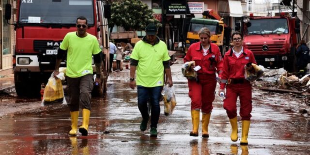 Κανένας μόνος – Κανένας αβοήθητος