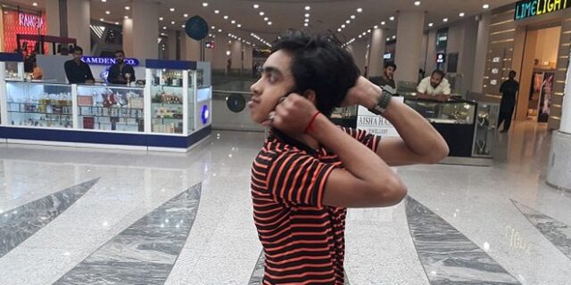 Άνθρωπος κουκουβάγια: Ο 14χρονος που γυρίζει το κεφάλι του 180 μοίρες