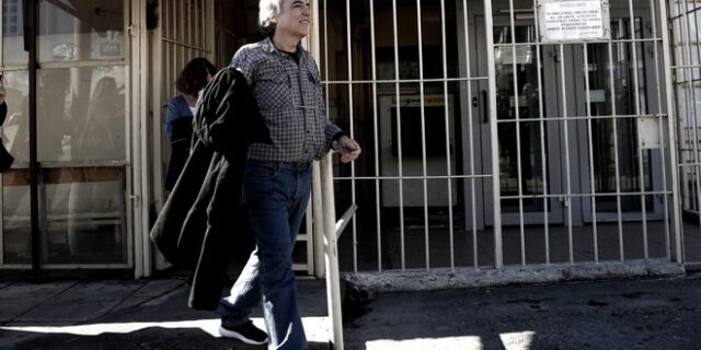 Δεν είναι το φίδι, είναι το αυγό του ηλίθιε…