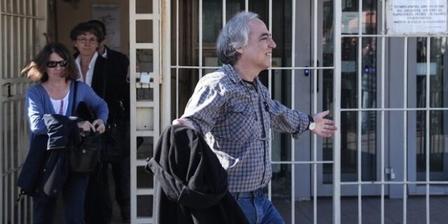 Κουφοντίνας: Πήρε άδεια για την οικογένεια και τα μελίσσια του