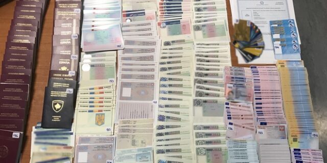 Εξαρθρώθηκε οργανωμένο κύκλωμα κατάρτισης και διακίνησης πλαστών εγγράφων