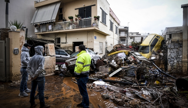 Τις πληγές της μετρά η Δ. Αττική – Πάνω από 500 σπίτια και καταστήματα κατεστραμμένα
