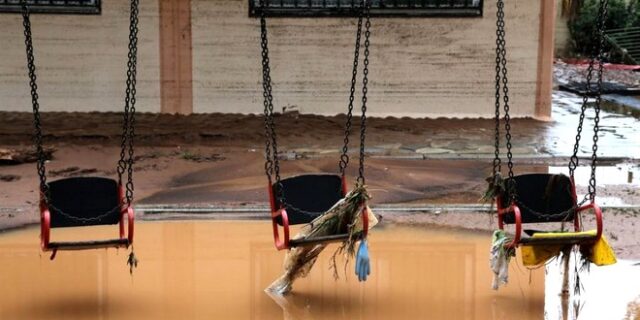 Έκτακτη βοήθεια 200.000 ευρώ για τα σχολεία σε Μάνδρα και Νέα Πέραμο