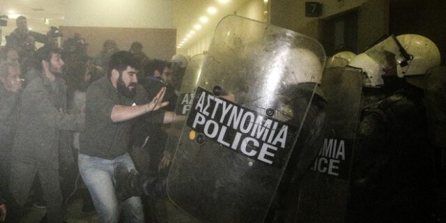 Τα καλά, αριστερά δακρυγόνα
