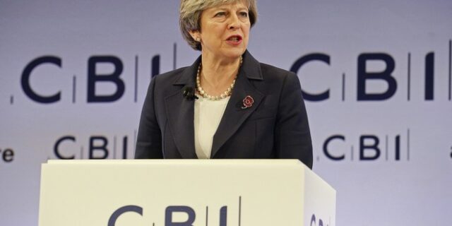 Επαφές Μέι με υπουργούς για το ‘λογαριασμό’ του Brexit