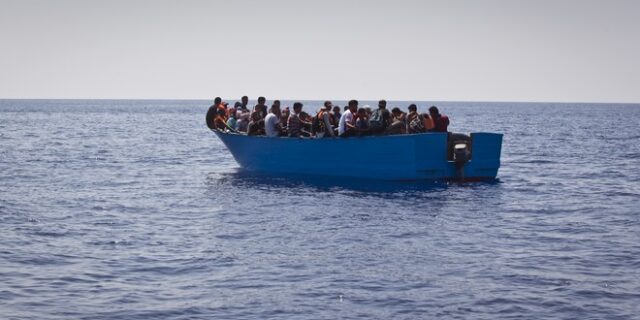 Νεκροί 23 μετανάστες σε ναυάγιο στην κεντρική Μεσόγειο