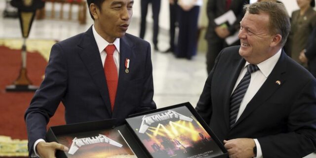 Ο Δανός πρωθυπουργός έδωσε στον χεβιμεταλά πρόεδρο της Ινδονησίας το ‘δώρο των ονείρων’ του