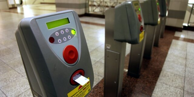 ΟΑΣΑ: Τέλος το χάρτινο εισιτήριο – Από πότε αρχίζει το κλείσιμο των πυλών