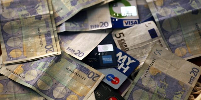 ΕΚΤ: Η Ελλάδα στις χώρες με τη μεγαλύτερη χρήση μετρητών για πληρωμές