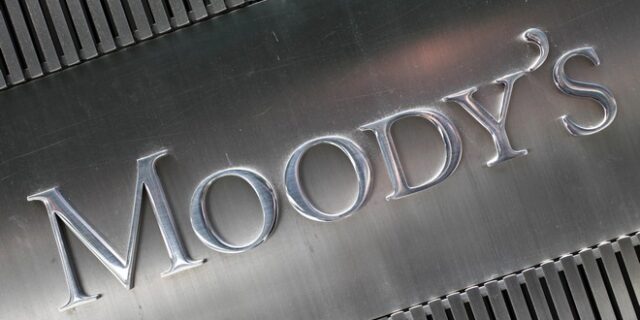 Moody’s: Υποβαθμίζει το outlook των ελληνικών τραπεζών