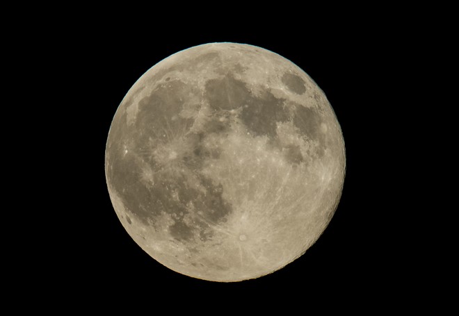 Super moon: Την Κυριακή η φωτεινότερη Σελήνη του 2017