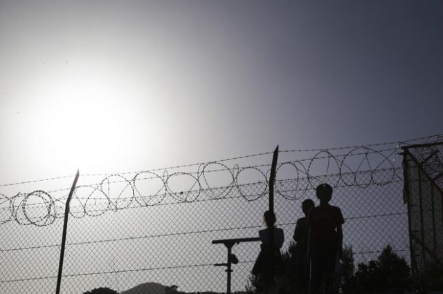 Guardian για προσφυγικό: Αυξάνεται η οργή στην Λέσβο