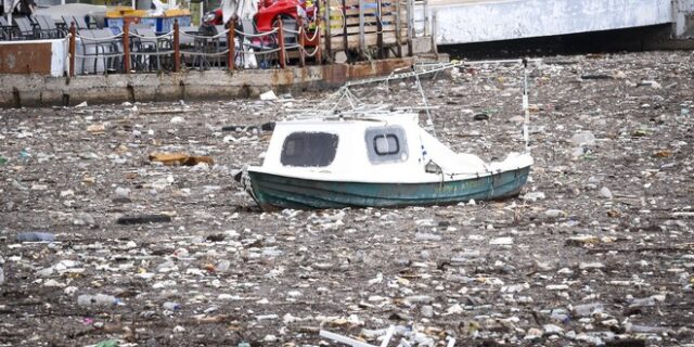 ‘Χάθηκε’ η θάλασσα στη Νέα Πέραμο