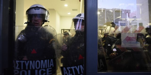 Τα χθεσινά δακρυγόνα ματαιώνουν σημερινές δίκες στο Ειρηνοδικείο