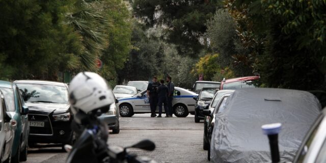 Συναγερμός στον Άγιο Δημήτριο: Κράτησε ομήρους τους γονείς του και απειλούσε να βάλει φωτιά σε φιάλη γκαζιού