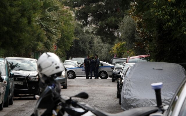 Συναγερμός στον Άγιο Δημήτριο: Κράτησε ομήρους τους γονείς του και απειλούσε να βάλει φωτιά σε φιάλη γκαζιού