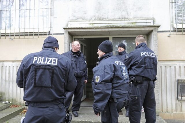 Γερμανία: Επιτέθηκαν σε δήμαρχο με μαχαίρι, με πρόσχημα το προσφυγικό