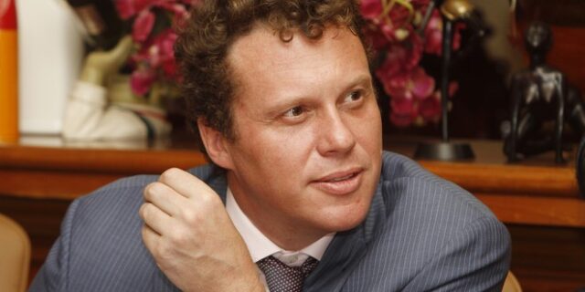 Δισεκατομμυριούχος καταδικασμένος για απάτη, αντίπαλος του Πούτιν στις εκλογές
