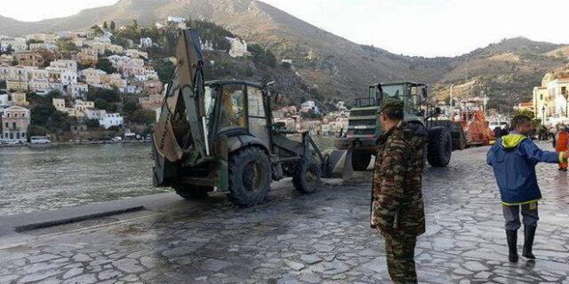Θαμμένη στην λάσπη η Σύμη, δίχως ρεύμα και νερό