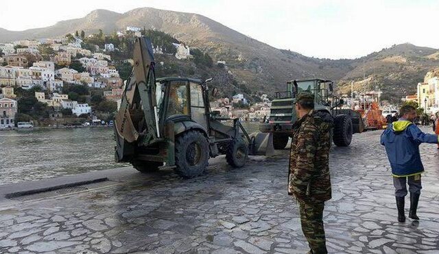 Θαμμένη στην λάσπη η Σύμη, δίχως ρεύμα και νερό