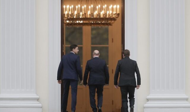 Γερμανία: Με παραίτηση απειλεί ο Σουλτς