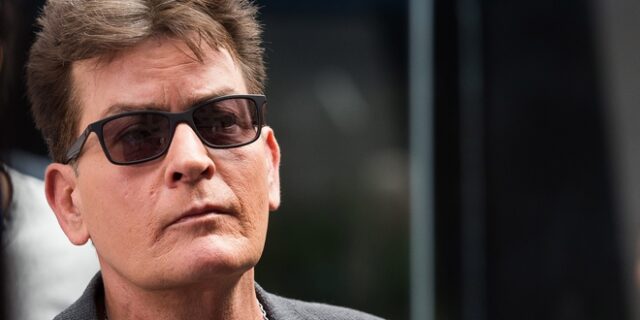 Ο Charlie Sheen αρνείται κατηγορηματικά ότι βίασε τον 13χρονο συμπρωταγωνιστή του Corey Haim